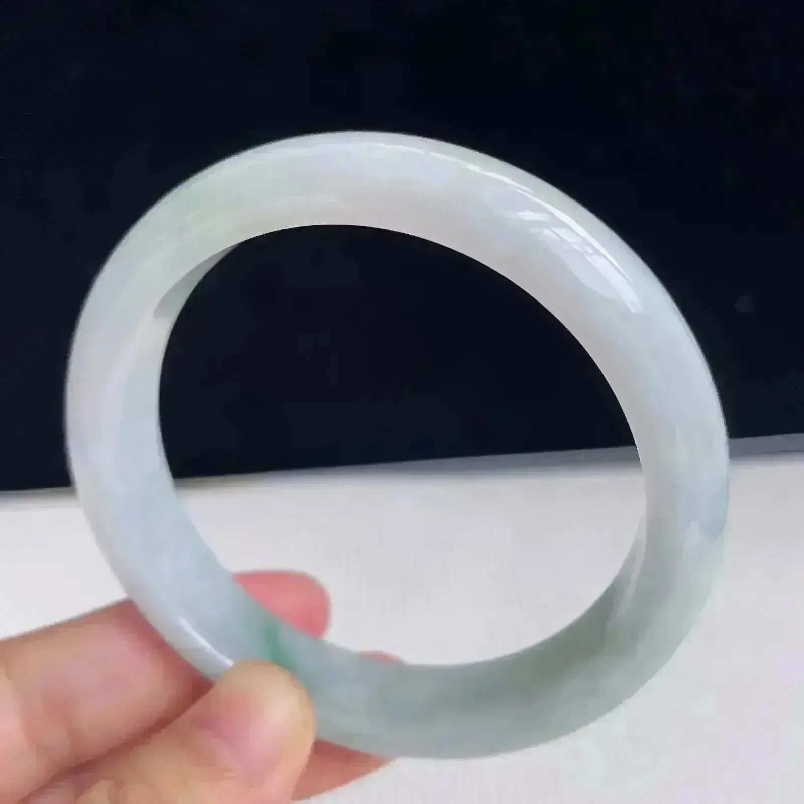 56.5圈有种有色天然翡翠A货飘绿玉手镯好种水水润手镯48.36g