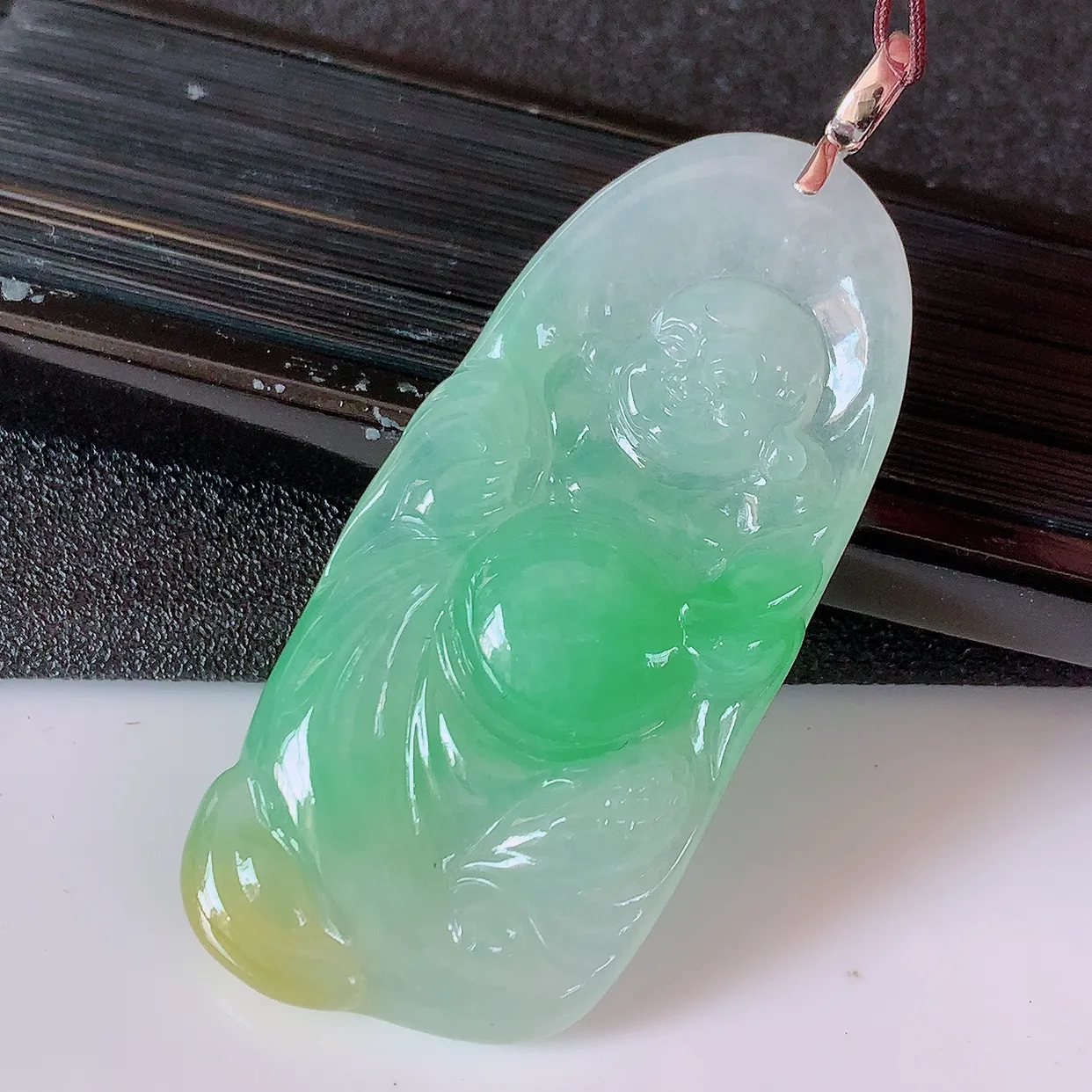 18K金镶嵌冰黄加绿翡翠逍遥布袋佛吊坠，代代有钱，水足丰盈，盈满欢喜，配戴送礼佳品！#83.2整体58裸石50.5*23*5.5