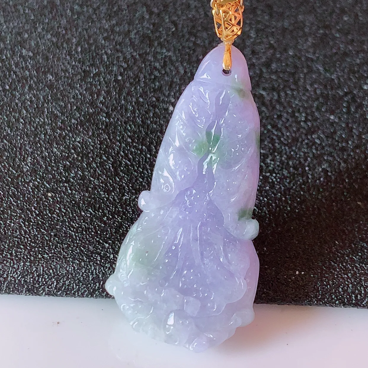 18K金镶嵌紫罗兰飘花翡翠招百财白菜吊坠，百财聚来，财源滚滚，色泽鲜艳，精工水润的白菜，性价比高！#