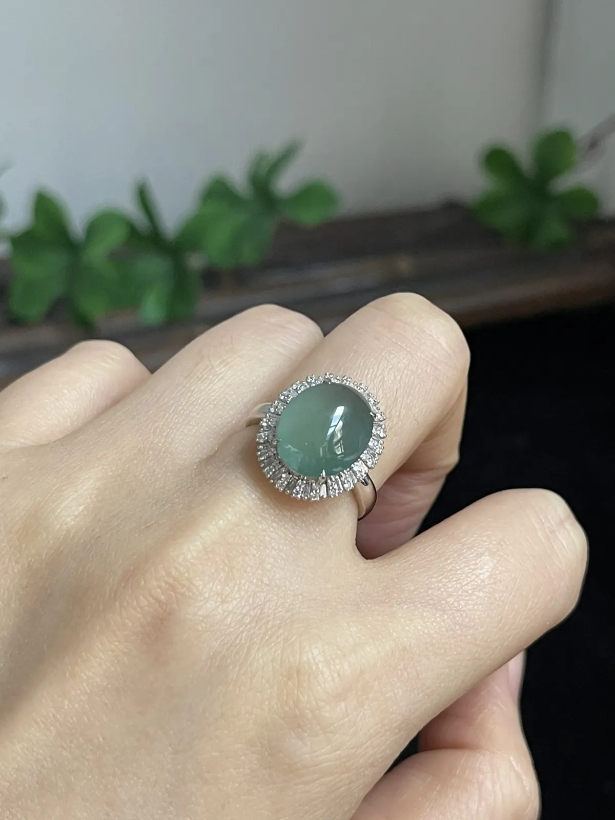 翡翠女戒，印记：G18K,伴钻石