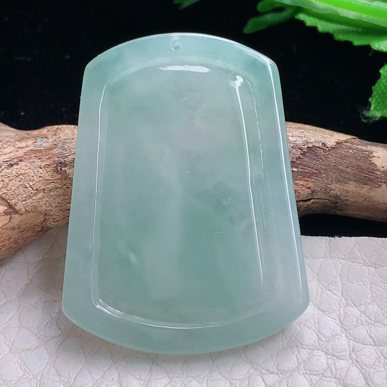 yn实拍36.5*27.8*5缅甸翡翠精雕晴美旺财 生肖狗玉项坠 玉挂件