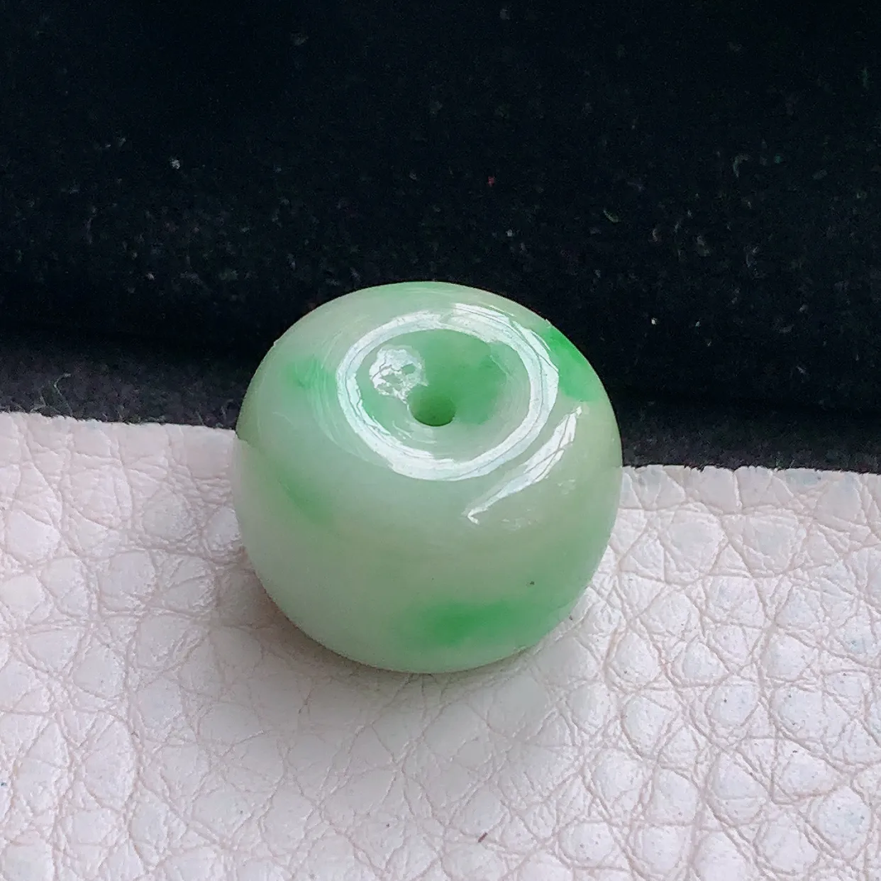 py实拍18.8*12.8缅甸翡翠精雕辣绿路路通 转运珠吊坠 财运亨通玉项坠 玉挂件