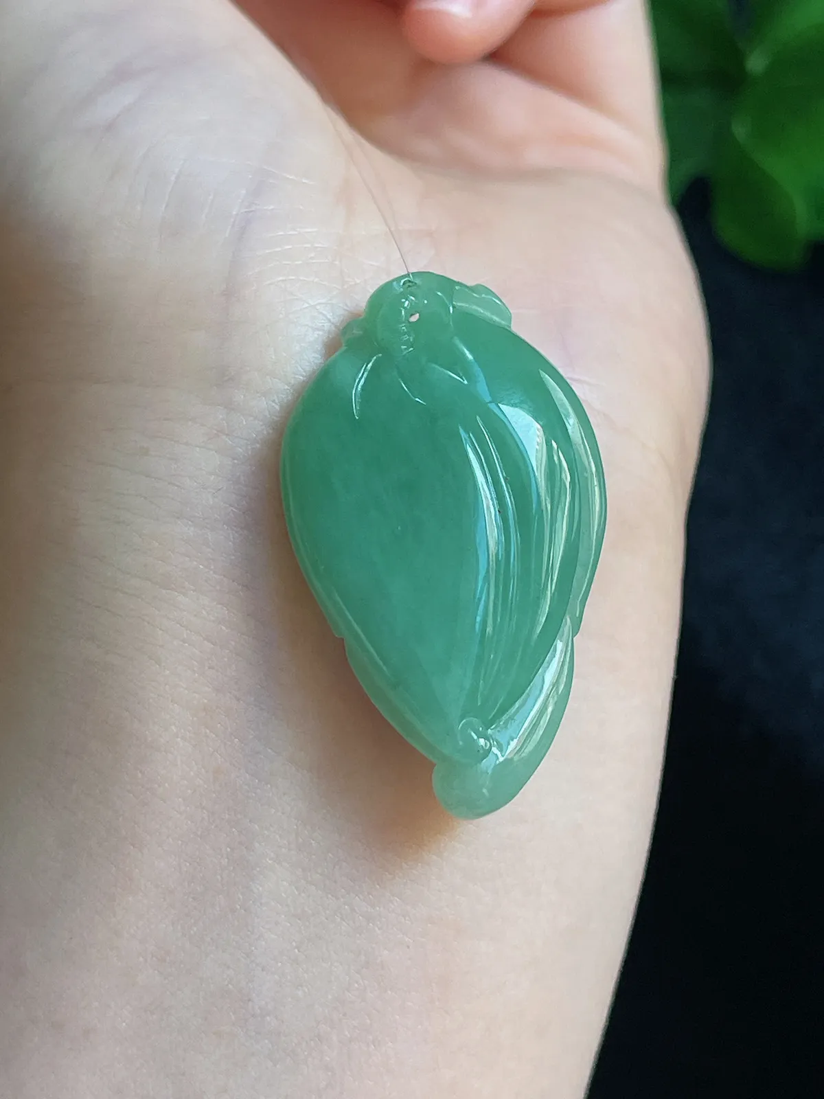 翡翠糯化种绿色吊坠