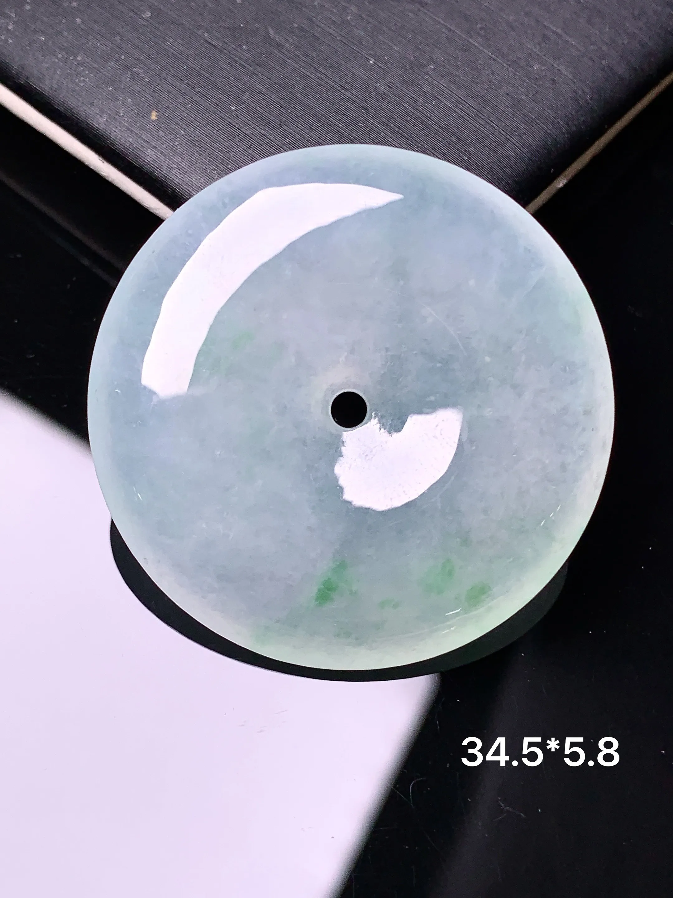 冰种飘绿平安扣吊坠 玉质细腻 色泽清新艳丽 整体尺寸34.5*5.8