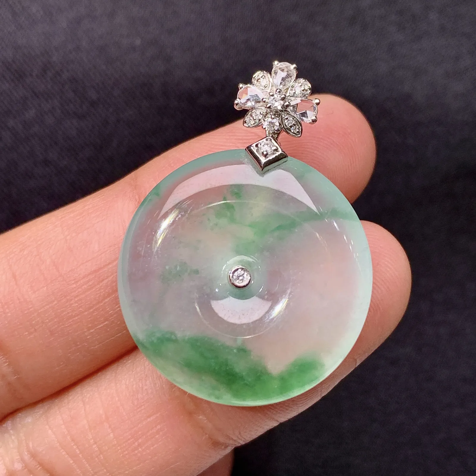 冰飘花平安扣吊坠，18k金镶嵌，冰冰润润，玉质细腻，种水足，Ym2 尺寸30.5*22.7*4.9