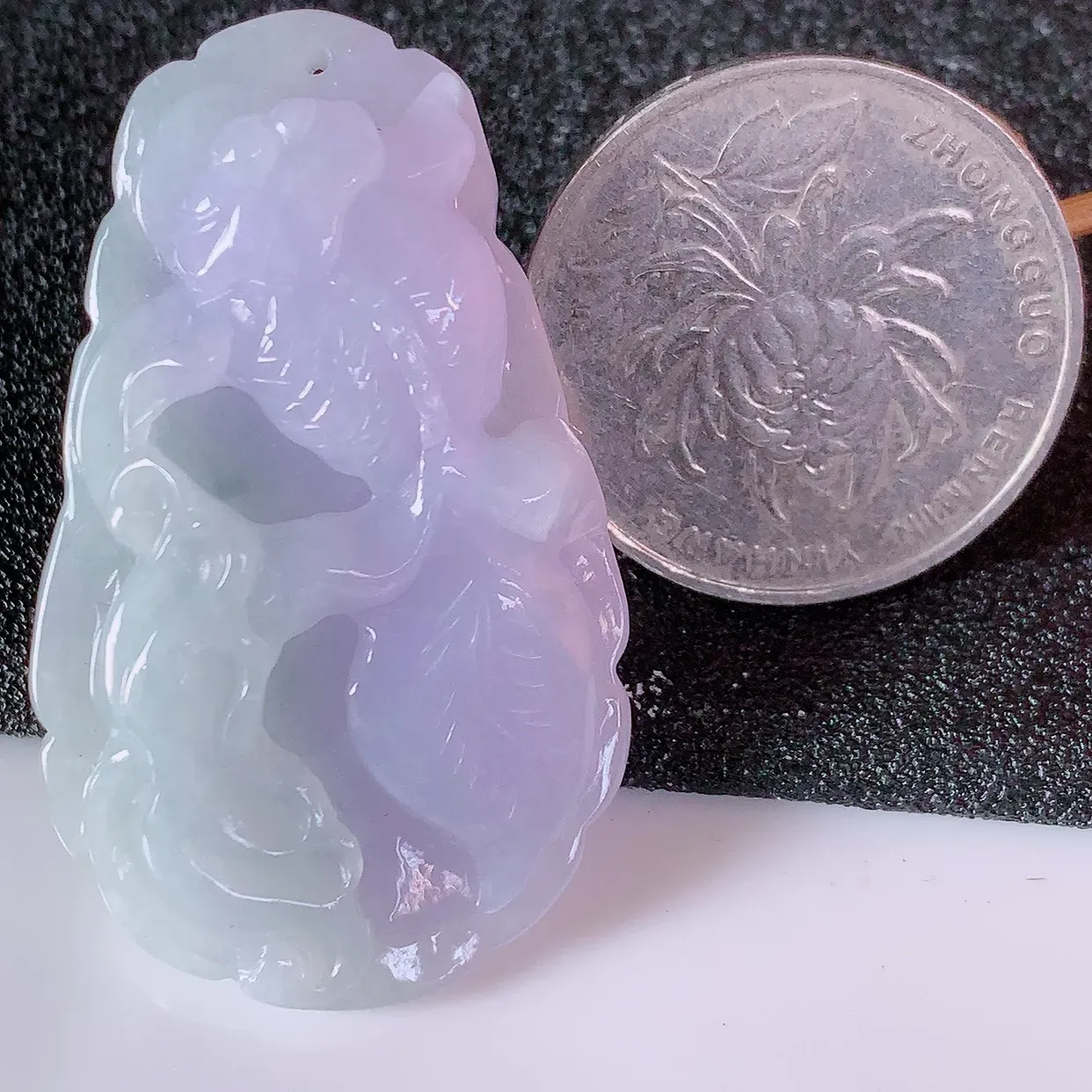 自然光实拍，冰润紫罗兰翡翠年年有余，自由自在玉吊坠，寓意财源广进，雕工婉约，栩栩如生，佩戴优雅迷人！#57.2