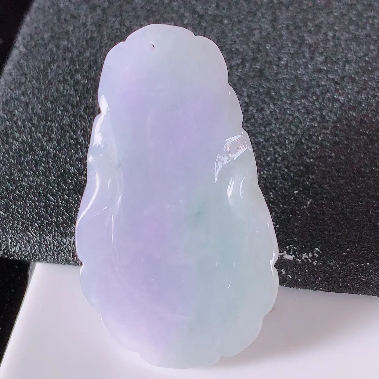 自然光实拍，冰润紫罗兰翡翠年年有余，自由自在玉吊坠，寓意财源广进，雕工婉约，栩栩如生，佩戴优雅迷人！#57.2