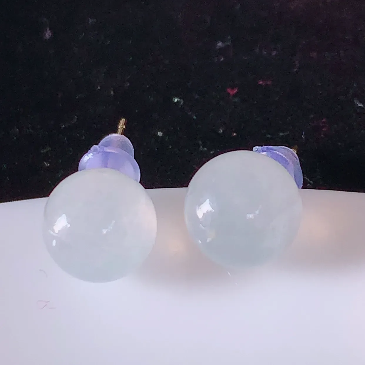 18k金镶嵌冰种翡翠圆珠耳钉，款式新颖时尚，日常百搭的款。清秀高雅，佩戴优雅高贵！#49.2整体18.8裸石8