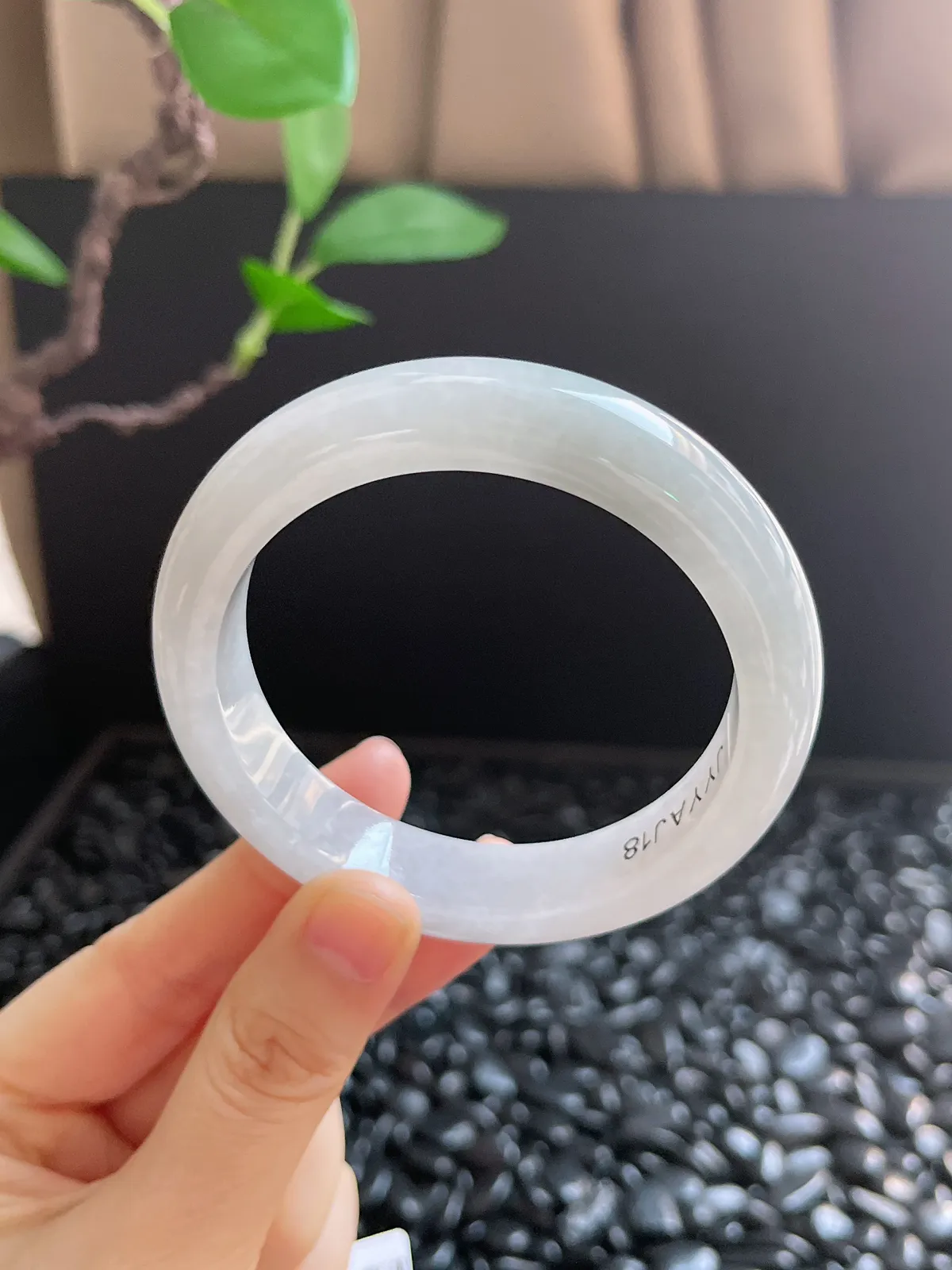 正圈56圈口，翡翠糯化种白色手镯