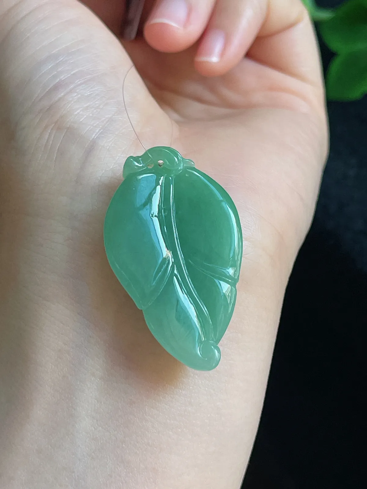 翡翠糯化种绿色吊坠