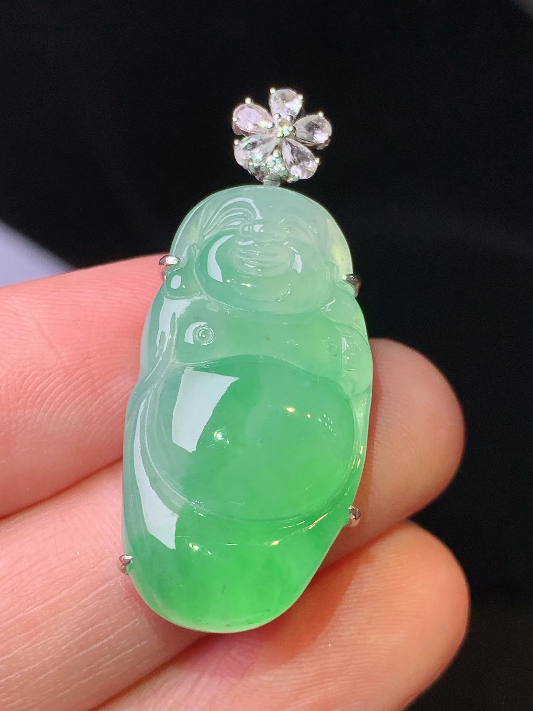 18k金钻镶嵌翠绿逍遥佛公吊坠 玉质细腻 色泽清新艳丽 整体尺寸36*15.5*6