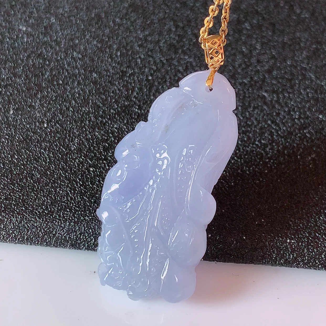 18K金镶嵌冰紫罗兰翡翠招百财白菜吊坠，百财聚来，财源滚滚，色泽鲜艳，精工水润的白菜，性价比高！#1.2