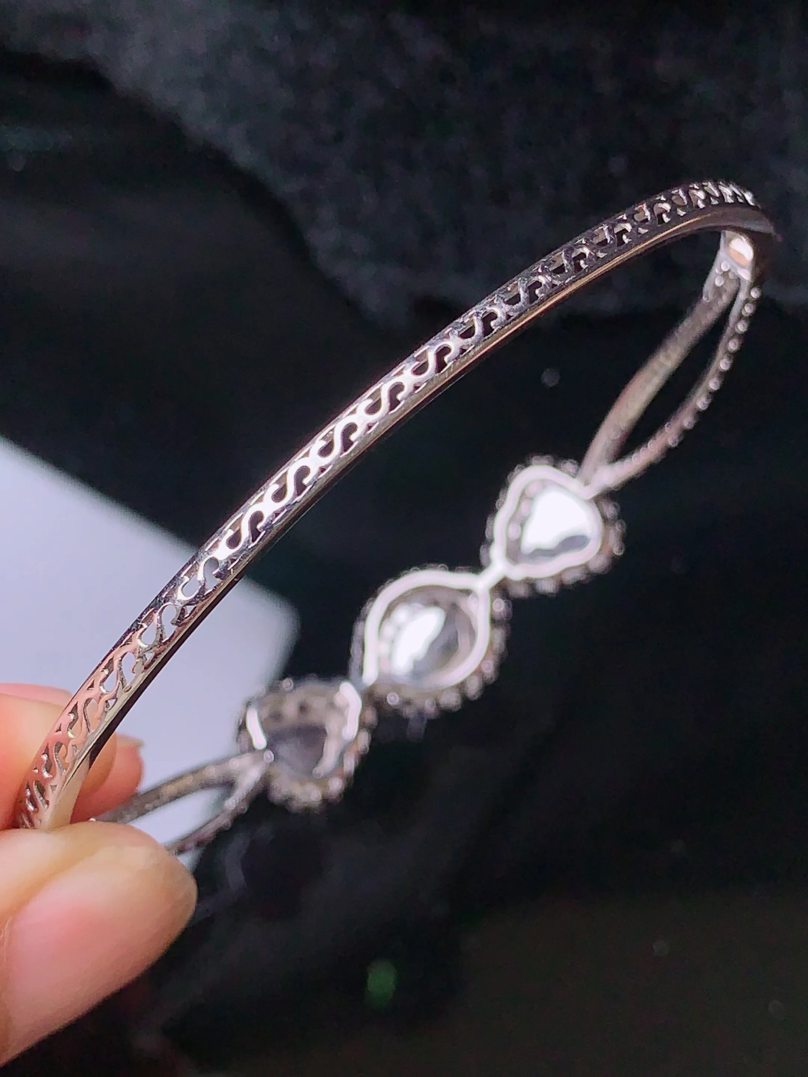 18k金钻镶嵌满绿蛋面手镯 玉质细腻 色泽艳丽 圈口55.5整体尺寸8.8*7.6*4.6