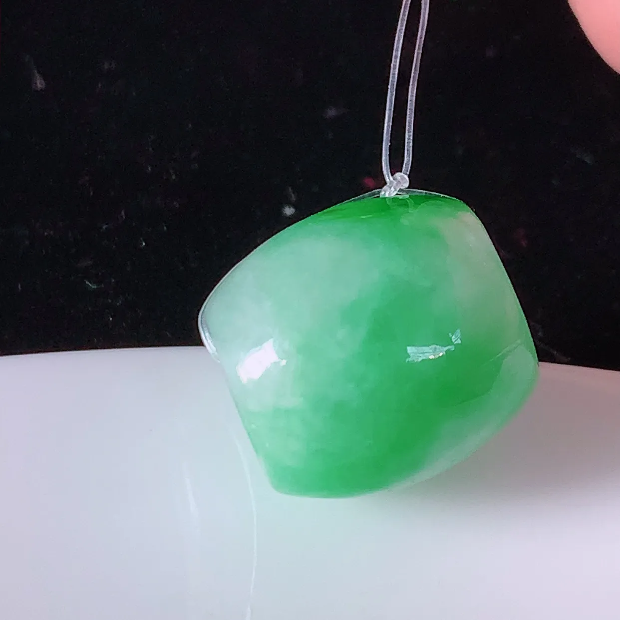 自然光实拍，冰润飘绿翡翠路路通吊坠，寓意好运连连，路路畅通，经典款式，财运滚滚，路路通，佩戴效果更好！配银链子#49.2