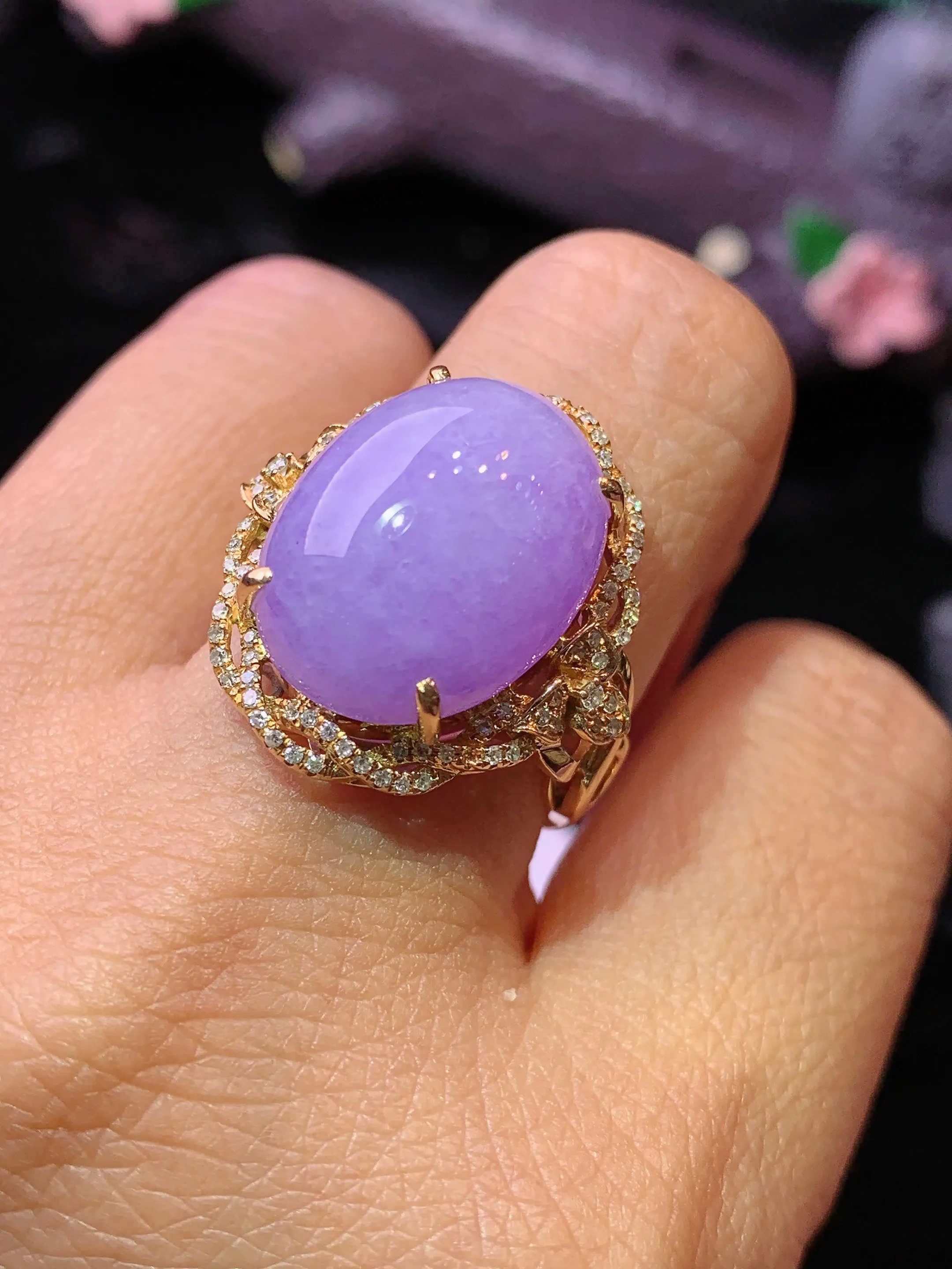 18k金钻镶嵌紫罗兰蛋面戒指 玉质细腻 色泽清新艳丽 圈口14.5 整体尺寸22*19*10.5