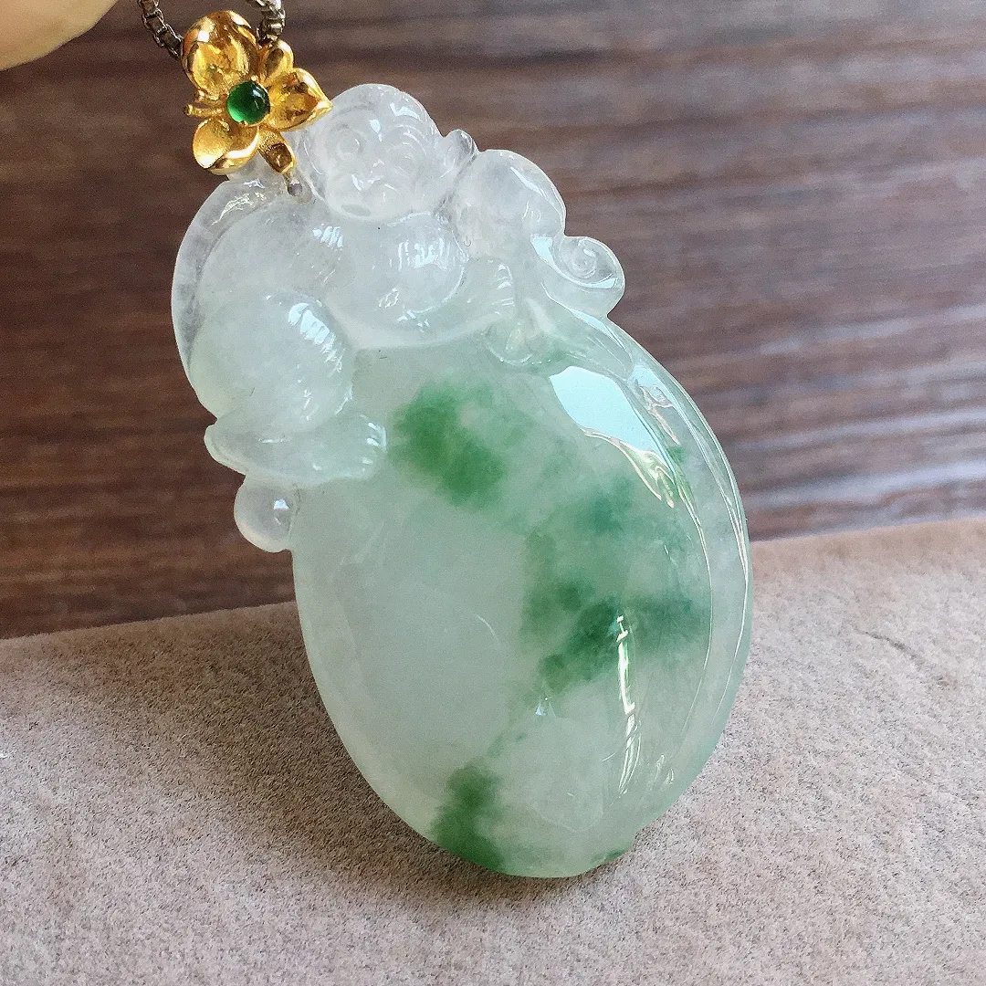飘花灵猴献瑞吊坠，18k金镶嵌，冰润细腻，品相好，种水足，Xz 尺寸35.5*20.7*6.1