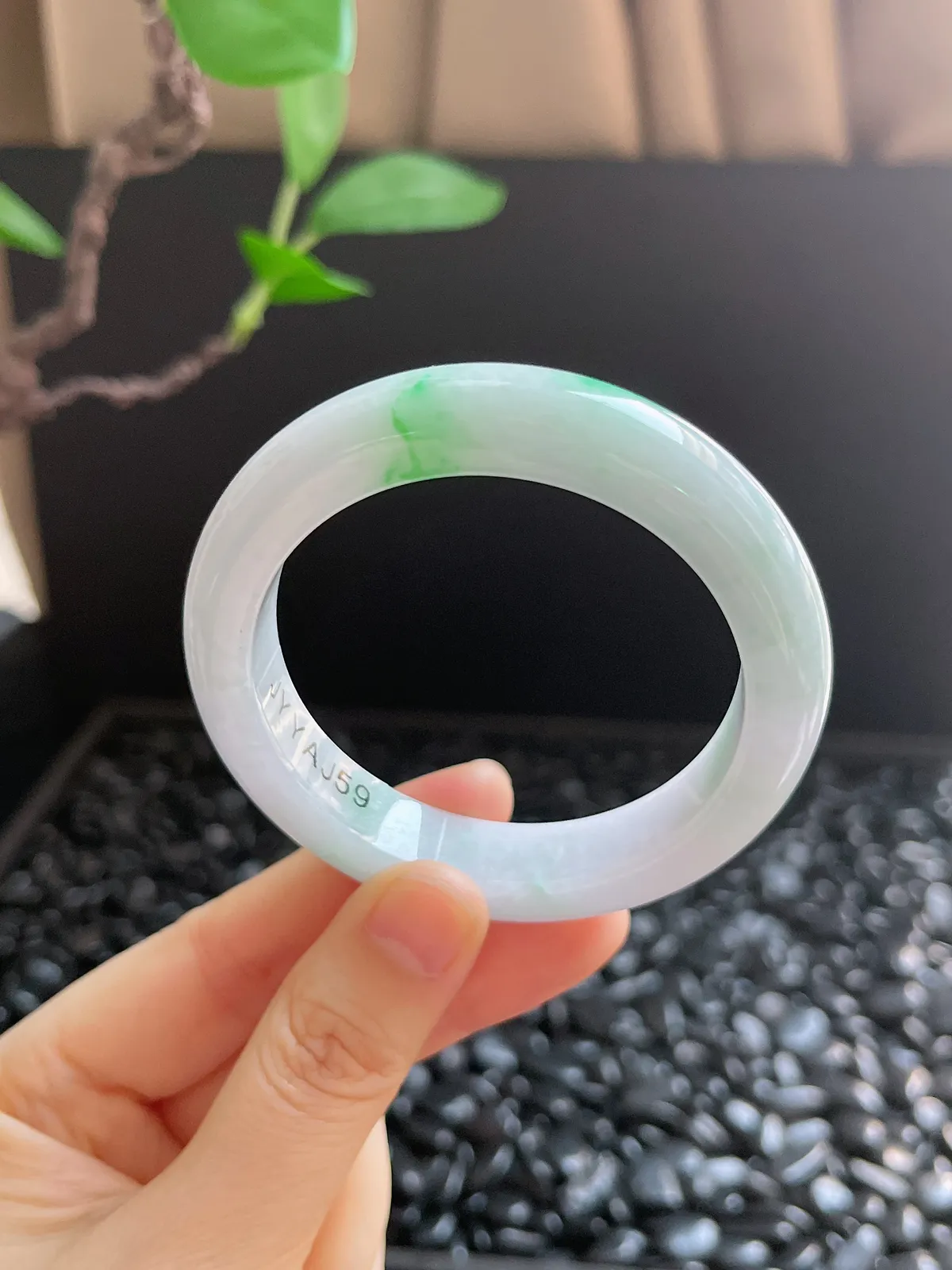 正圈51.7圈口，翡翠糯化种飘绿手镯