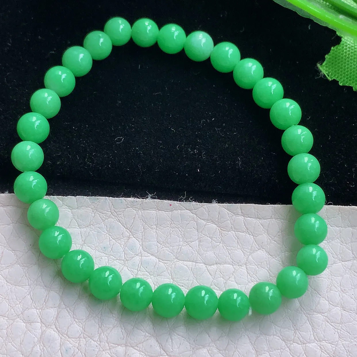 lz缅甸翡翠精雕阳绿女款清秀圆润6mm玉手链 玉手串