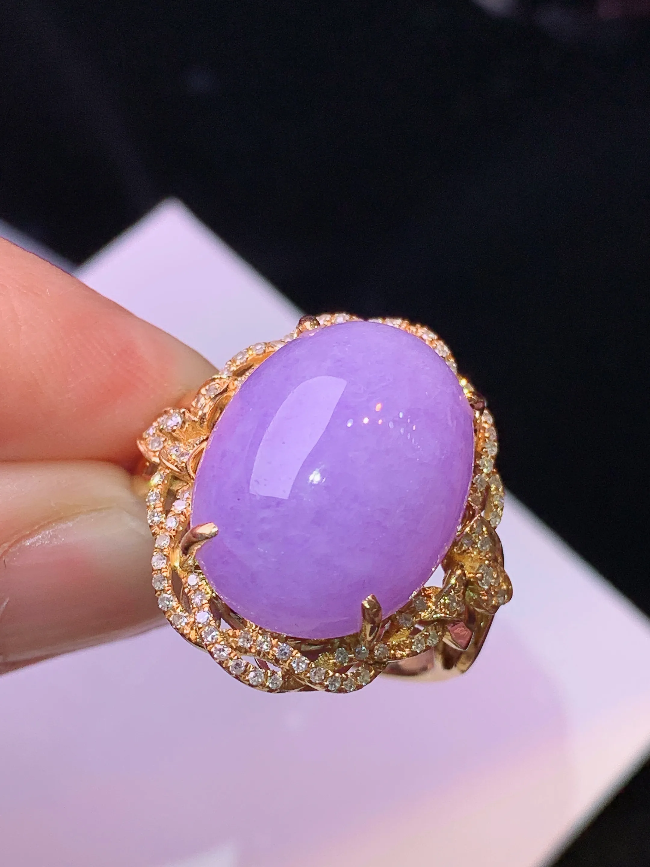 18k金钻镶嵌紫罗兰蛋面戒指 玉质细腻 色泽清新艳丽 圈口14.5 整体尺寸22*19*10.5
