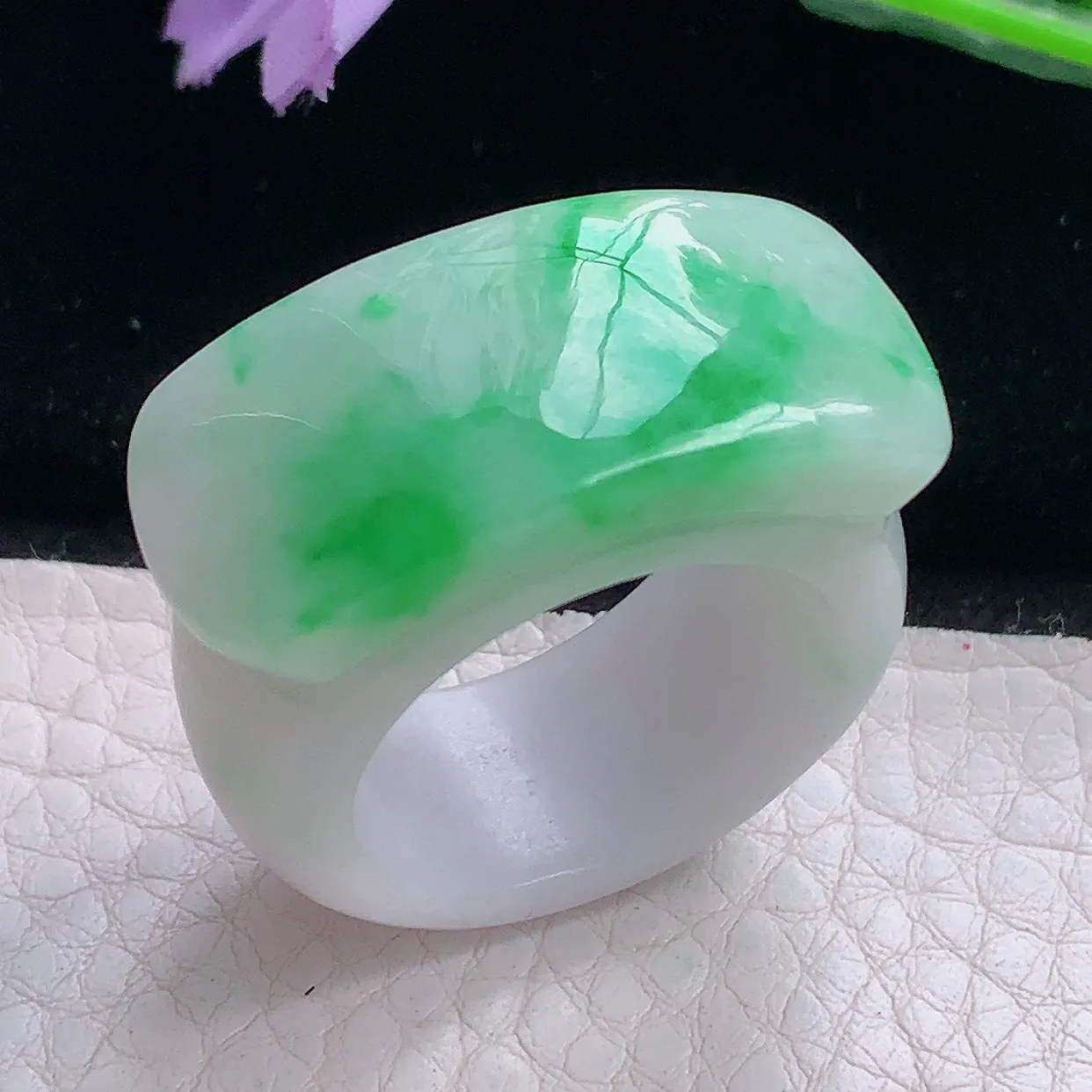 py实拍21.8*13*4.5缅甸翡翠精雕飘绿21.8内径男士扳指 男款玉戒指