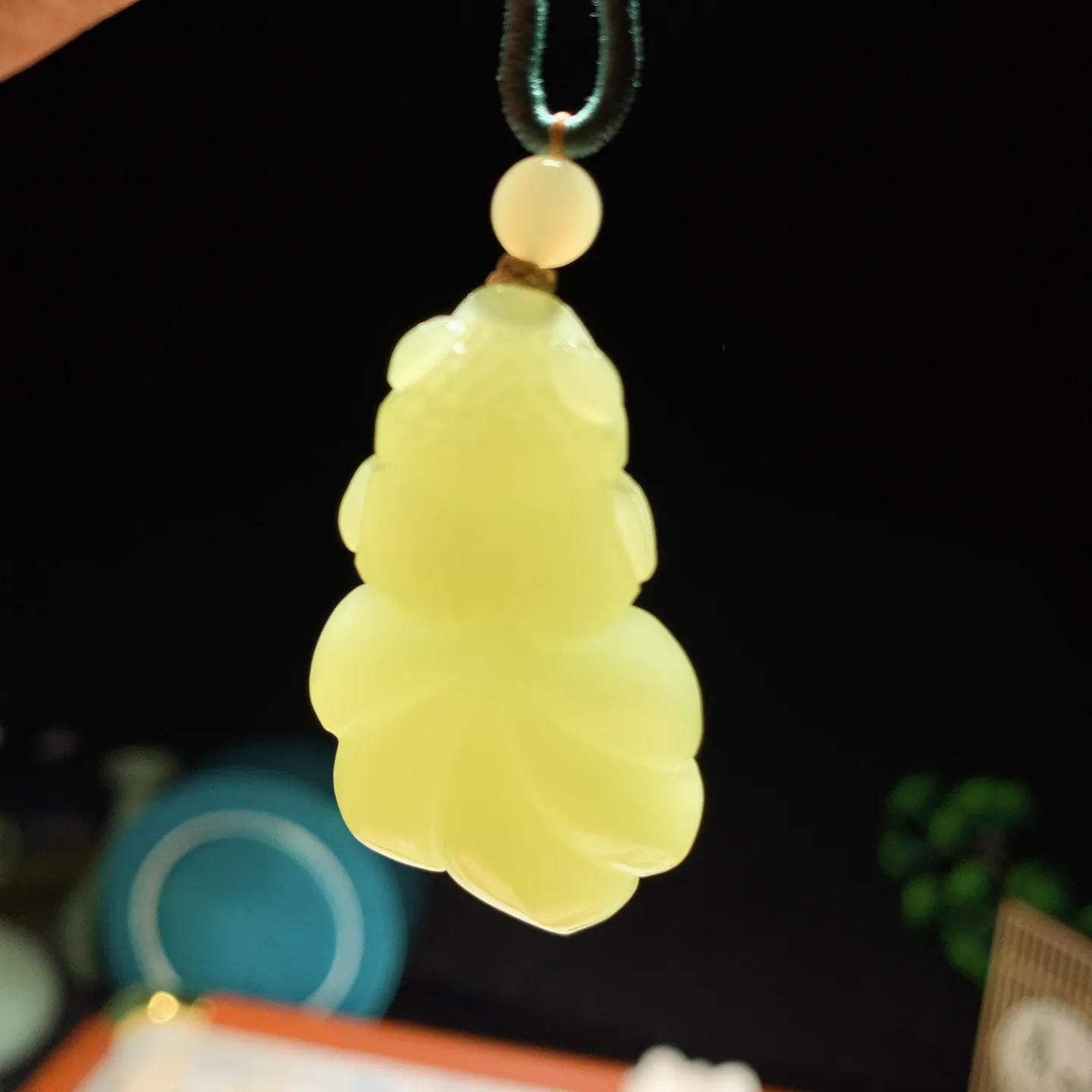 新疆和田玉黄口料金玉满堂金鱼挂件 尺寸41/23/10重15克 无裂无杂 玉质细腻油润 底色纯净 脂粉好，品质好。lt250103