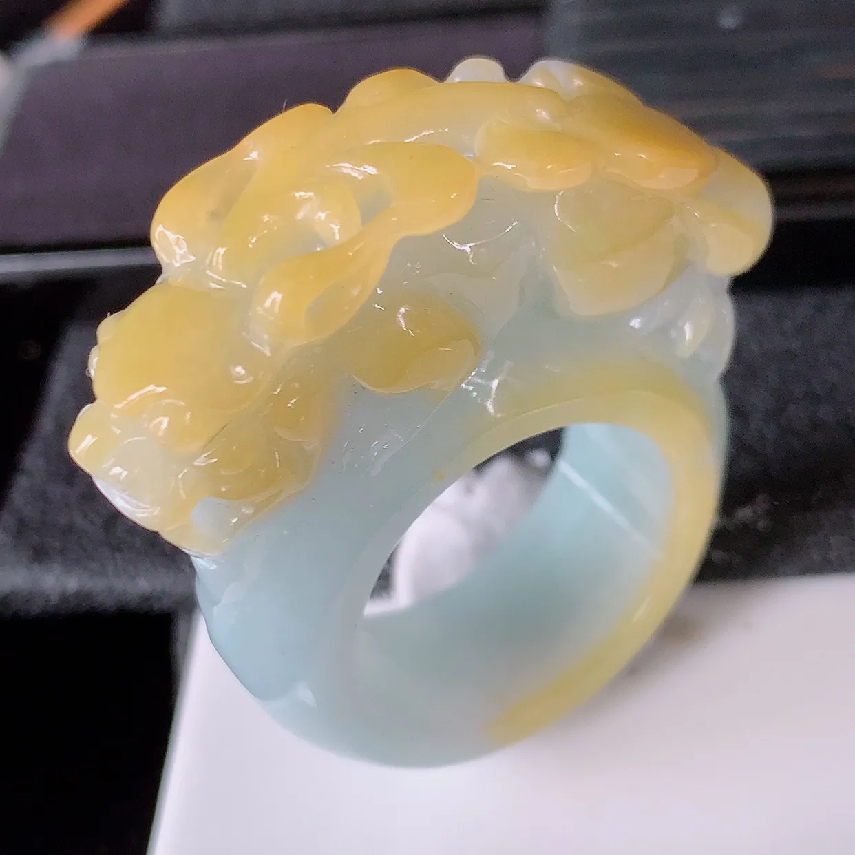 自然光实拍，特色黄翡翡翠貔貅扳指，21.3mm内径双彩翡翠扳指，冰润指环，玉扳指，戒指，财源滚滚，玉质细腻起胶，26圈口，种水好！#85.30 尺寸43*21.3*16.6*11.2mm