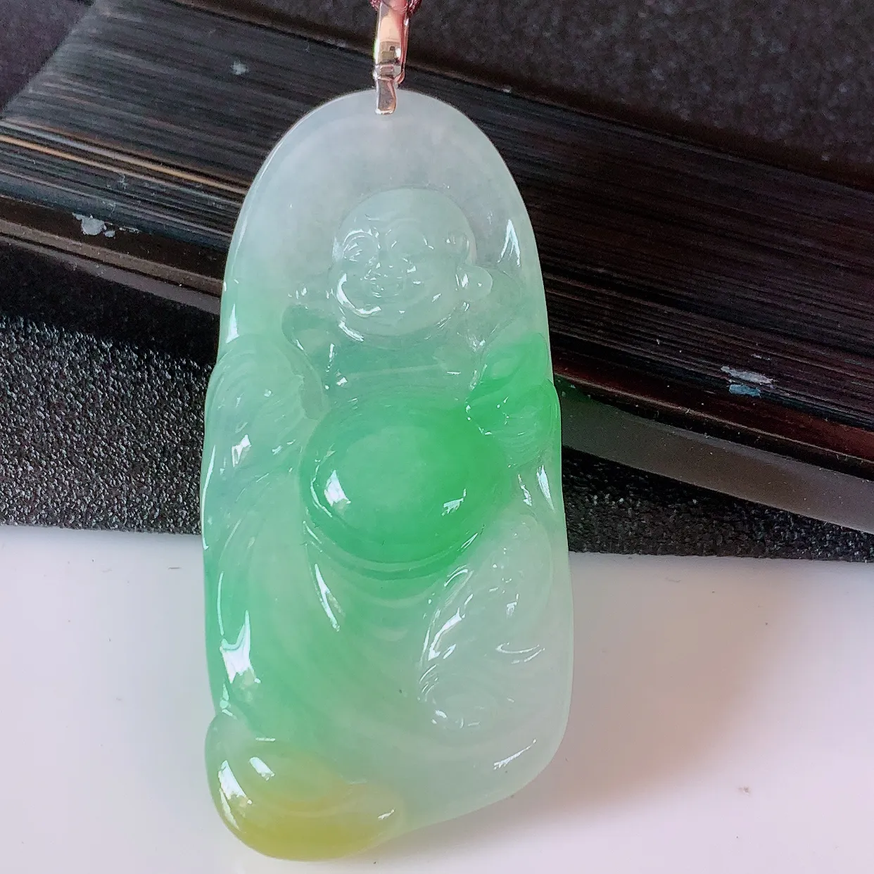 18K金镶嵌冰黄加绿翡翠逍遥布袋佛吊坠，代代有钱，水足丰盈，盈满欢喜，配戴送礼佳品！#83.2整体58裸石50.5*23*5.5