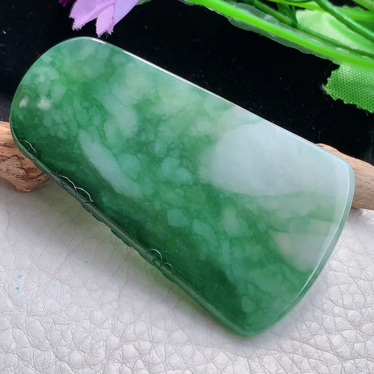 lz实拍65*38*5.6缅甸翡翠精雕辣绿普贤菩萨 生肖守护神玉项坠 玉挂件