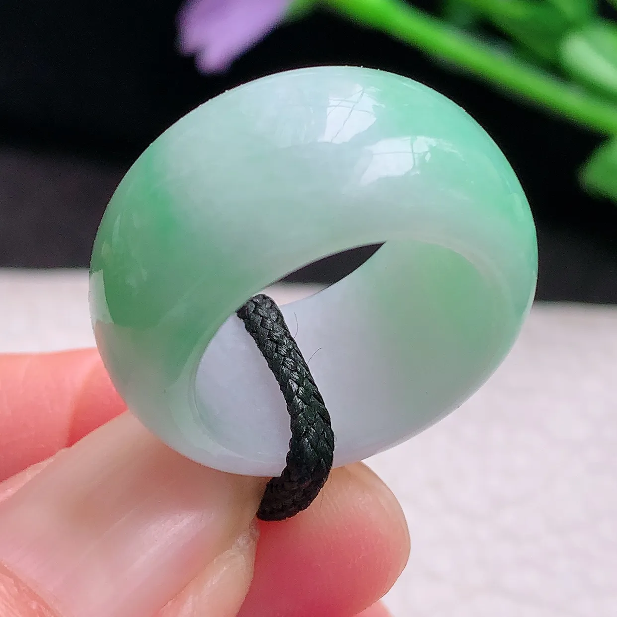 py实拍17.5*12.5*4.8缅甸翡翠精雕轮胎款飘绿玉戒指 玉指环