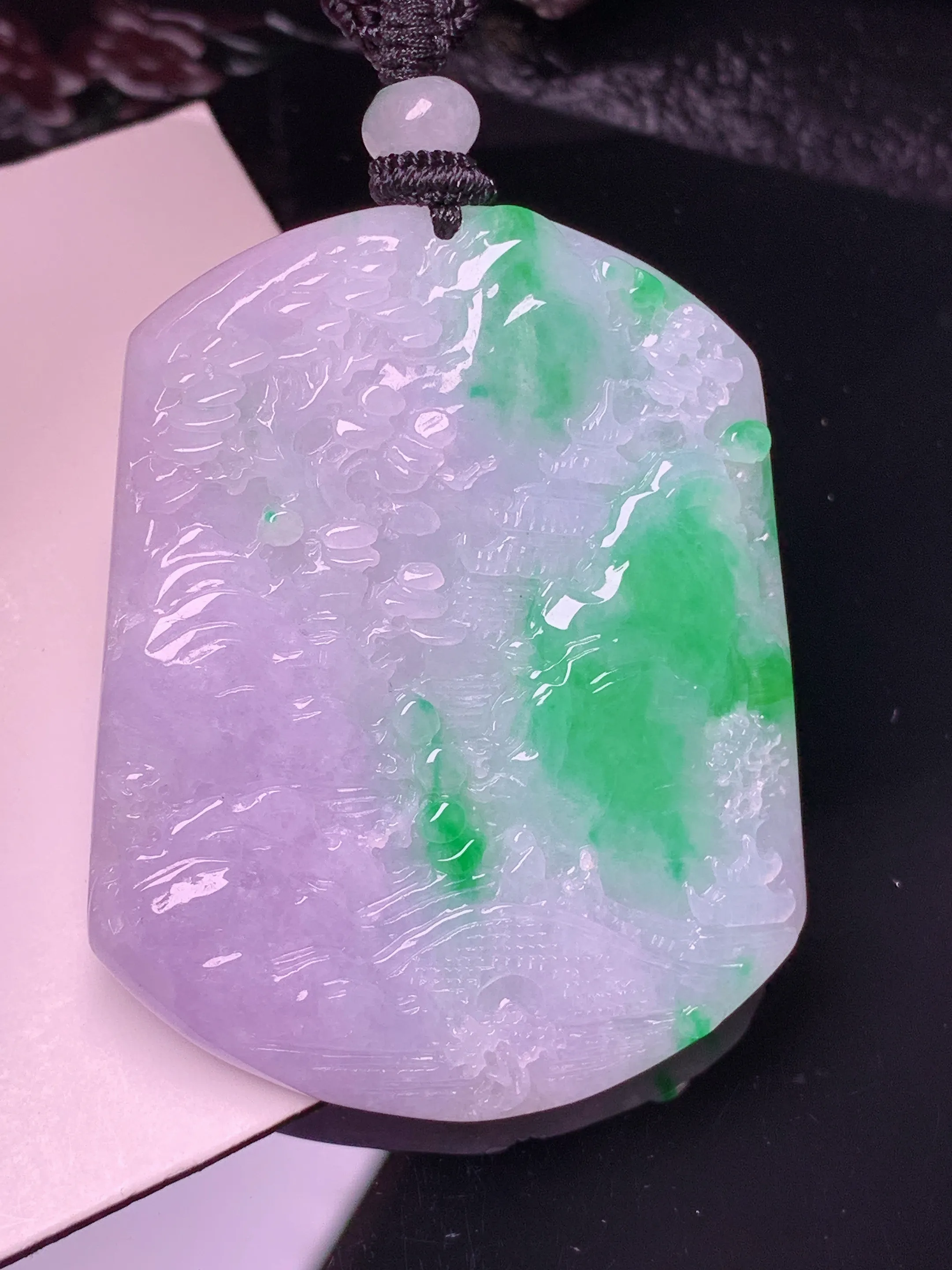 淡春彩山水牌子吊坠 玉质细腻 色泽清新艳丽 整体尺寸50.6*40.2*5.6