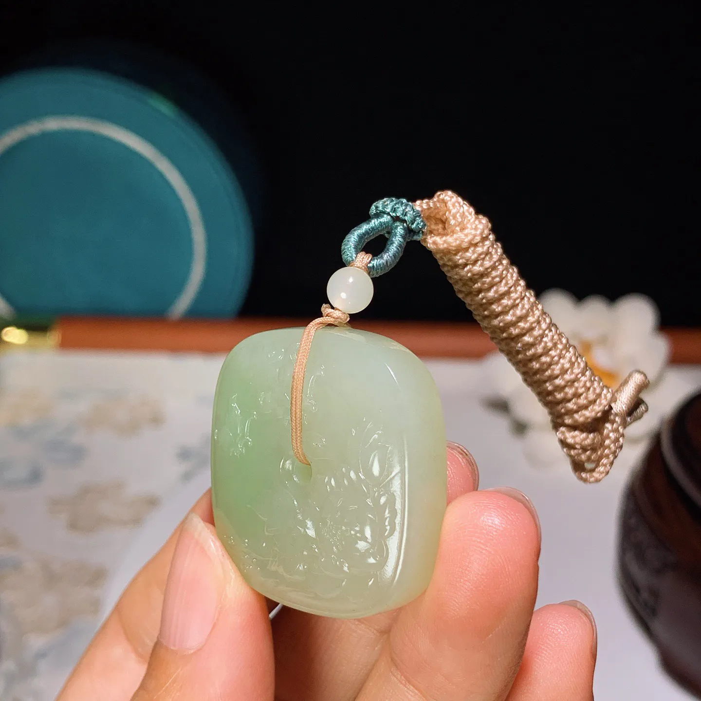 和田玉青海翠翠青蝶恋花四方平安扣挂件 尺寸32/10重21克 无裂无杂 玉质细腻油润 底色纯净 脂粉