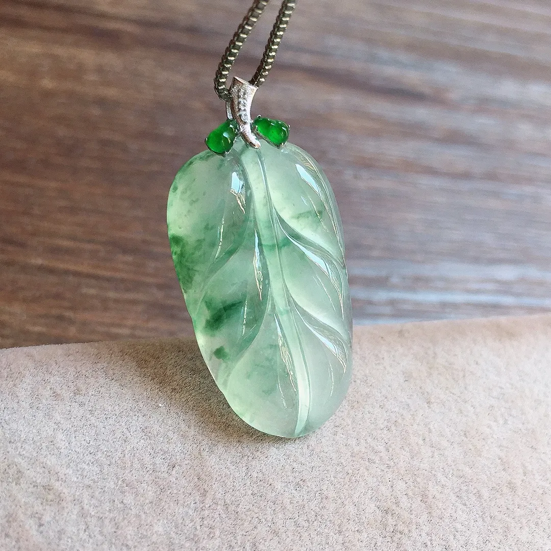 冰飘花树叶吊坠，18k金镶嵌，冰冰润润，玉质细腻，种水足，My 尺寸29.9*14.7*4.3