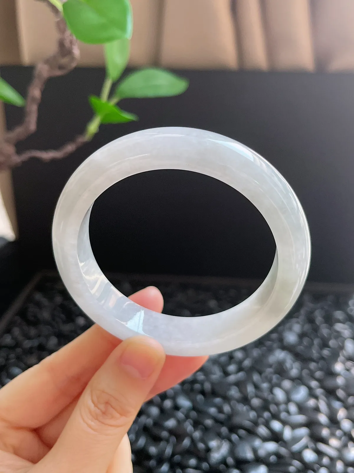 正圈56圈口，翡翠糯化种白色手镯