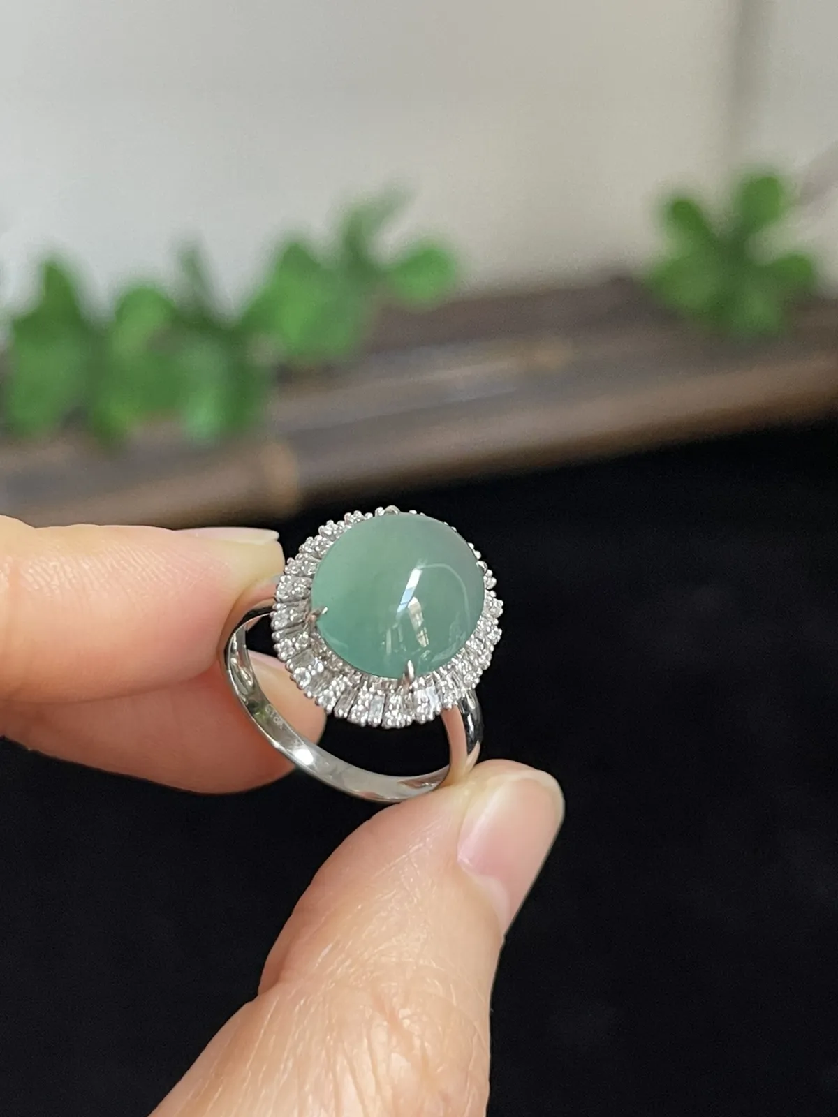 翡翠女戒，印记：G18K,伴钻石