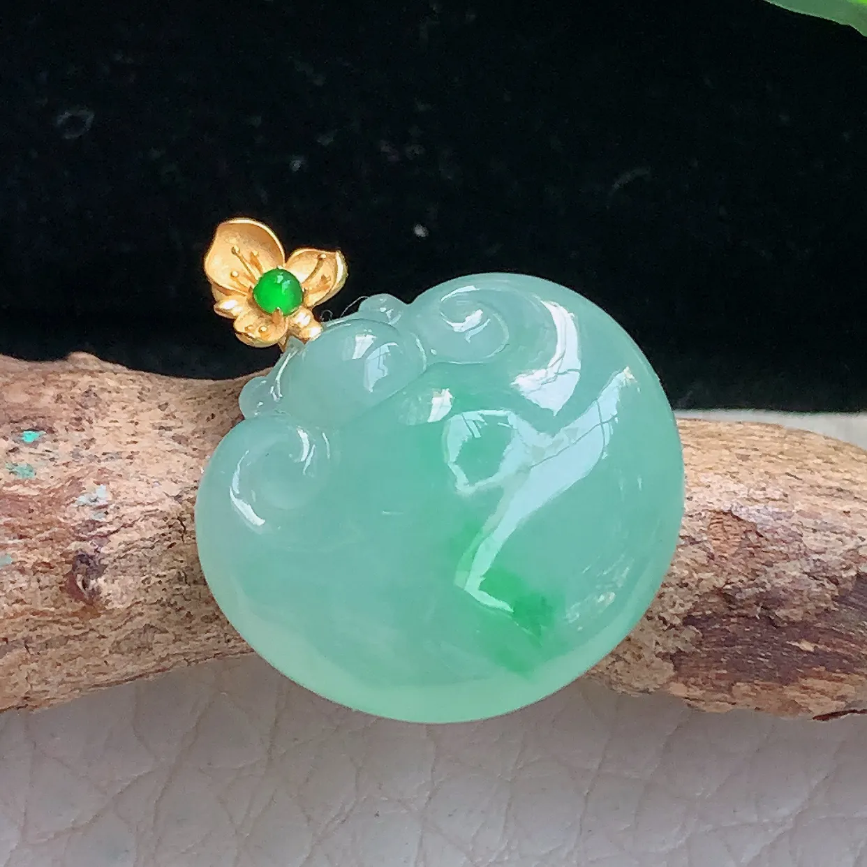 lz实拍22*16.5*18.8*6.8缅甸翡翠精雕冰绿平安如意玉项坠 玉挂件