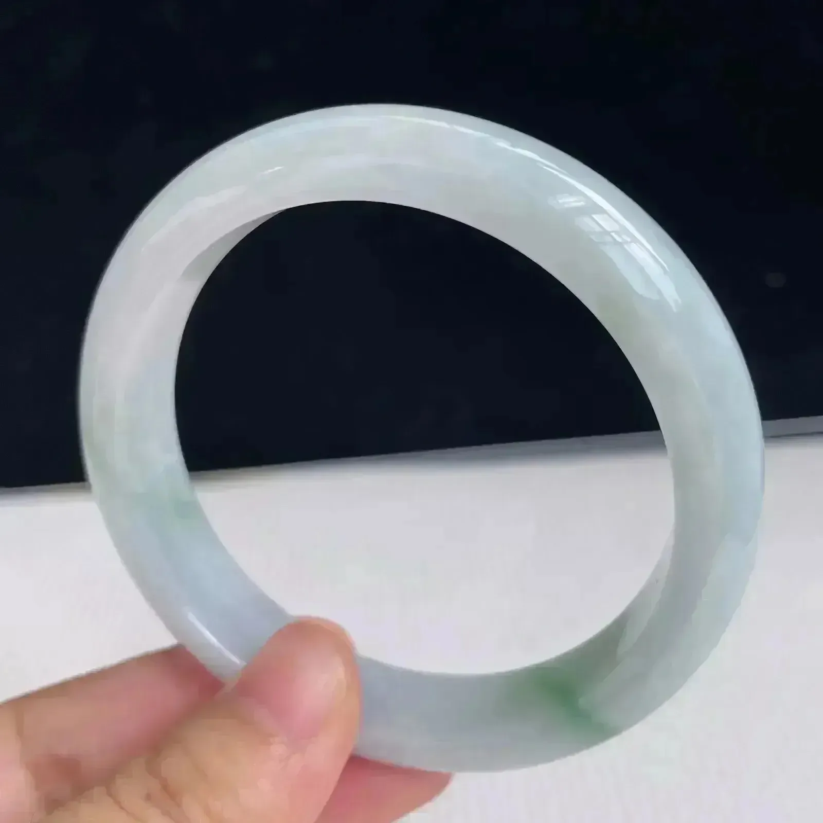 56.5圈有种有色天然翡翠A货飘绿玉手镯好种水水润手镯48.36g