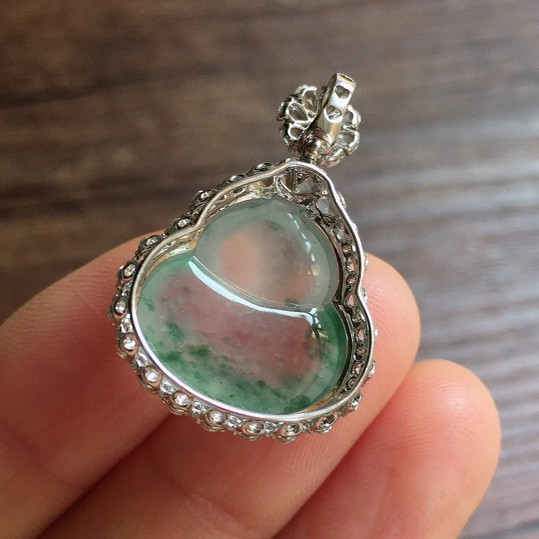 冰飘花葫芦吊坠，18k金镶嵌，冰润饱满，玉质细腻，种水足，Ym2 尺寸29.7*20.2*10.5