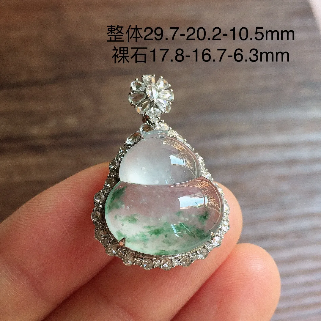 冰飘花葫芦吊坠，18k金镶嵌，冰润饱满，玉质细腻，种水足，Ym2 尺寸29.7*20.2*10.5