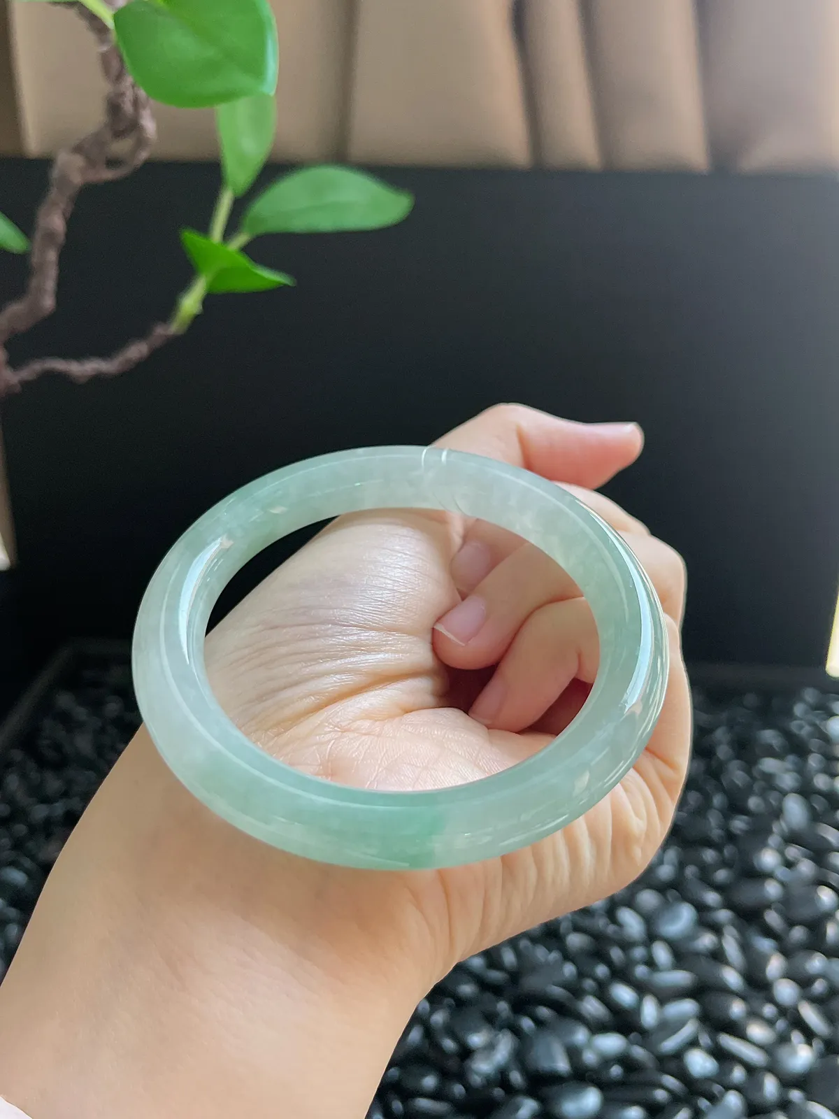 圆镯55.3圈口，翡翠冰糯种绿色手镯