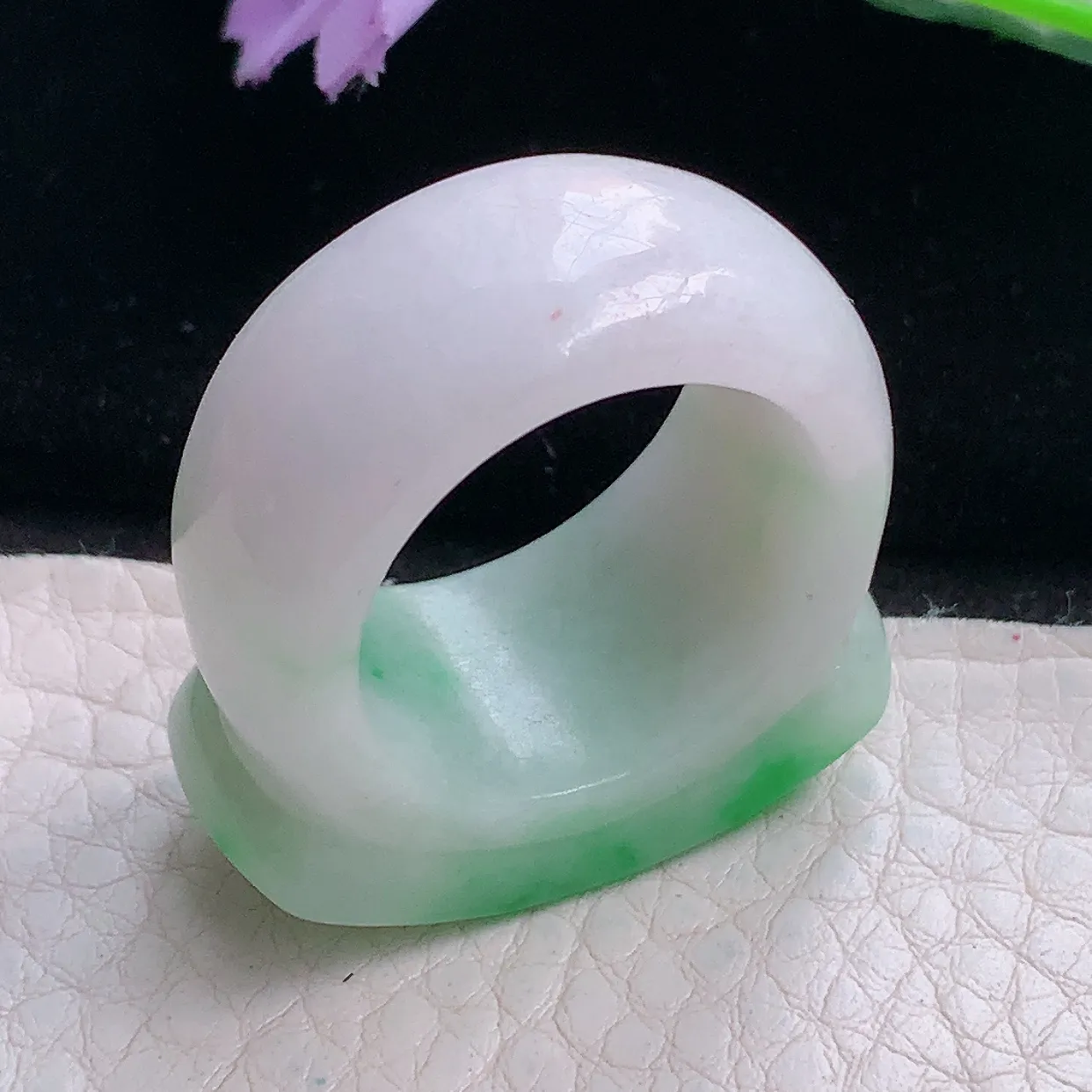 py实拍21.8*13*4.5缅甸翡翠精雕飘绿21.8内径男士扳指 男款玉戒指