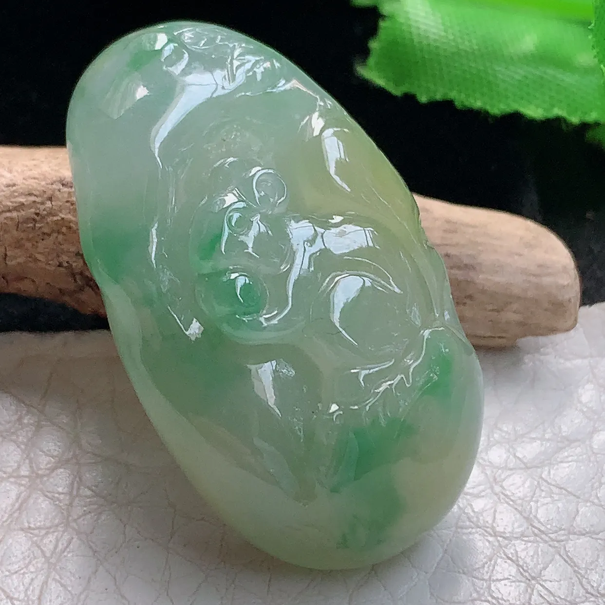 lz实拍37.5*22.5*13.8缅甸翡翠精雕冰三彩招财鼠 生肖鼠玉项坠 玉挂件