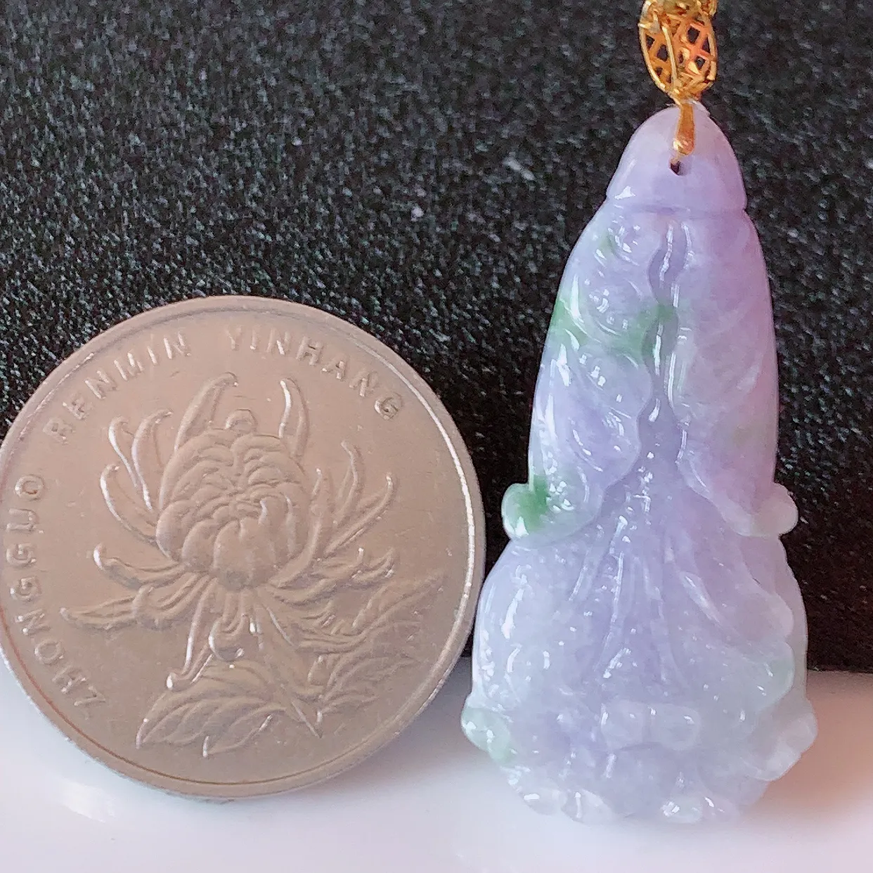 18K金镶嵌紫罗兰飘花翡翠招百财白菜吊坠，百财聚来，财源滚滚，色泽鲜艳，精工水润的白菜，性价比高！#1.2