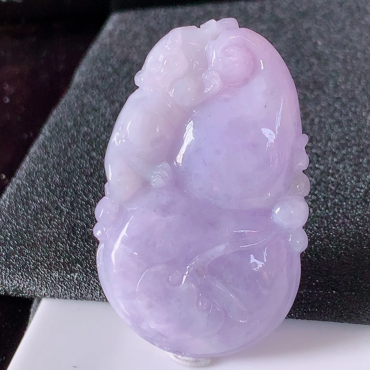 自然光实拍，冰润紫罗兰翡翠葫芦吊坠，寓意福禄双全，财源滚滚，清新脱俗，佩戴效果优雅迷人！#05.2