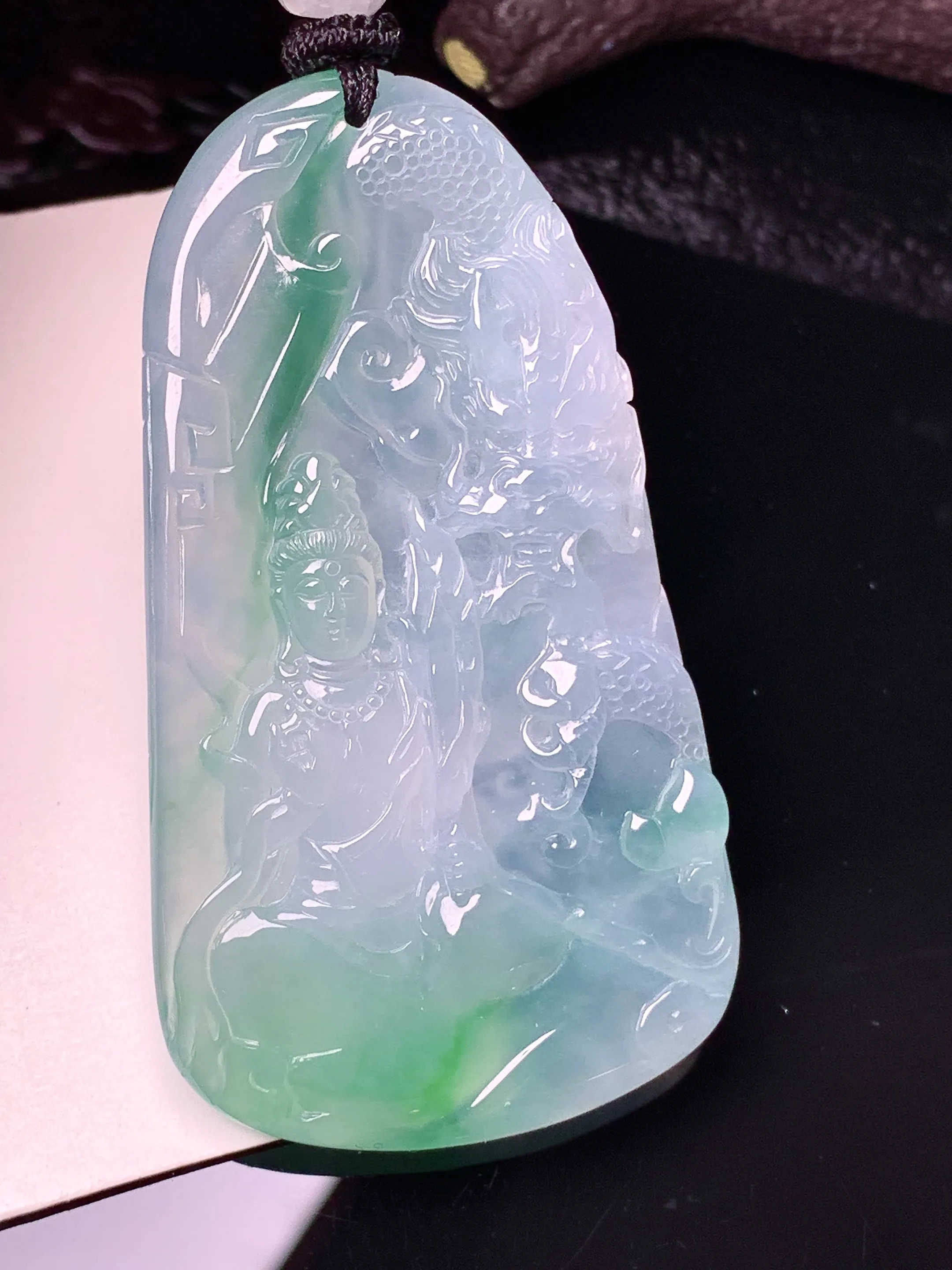 冰种飘绿乘龙观音吊坠 玉质细腻 色泽清新艳丽 整体尺寸60.8*34*5