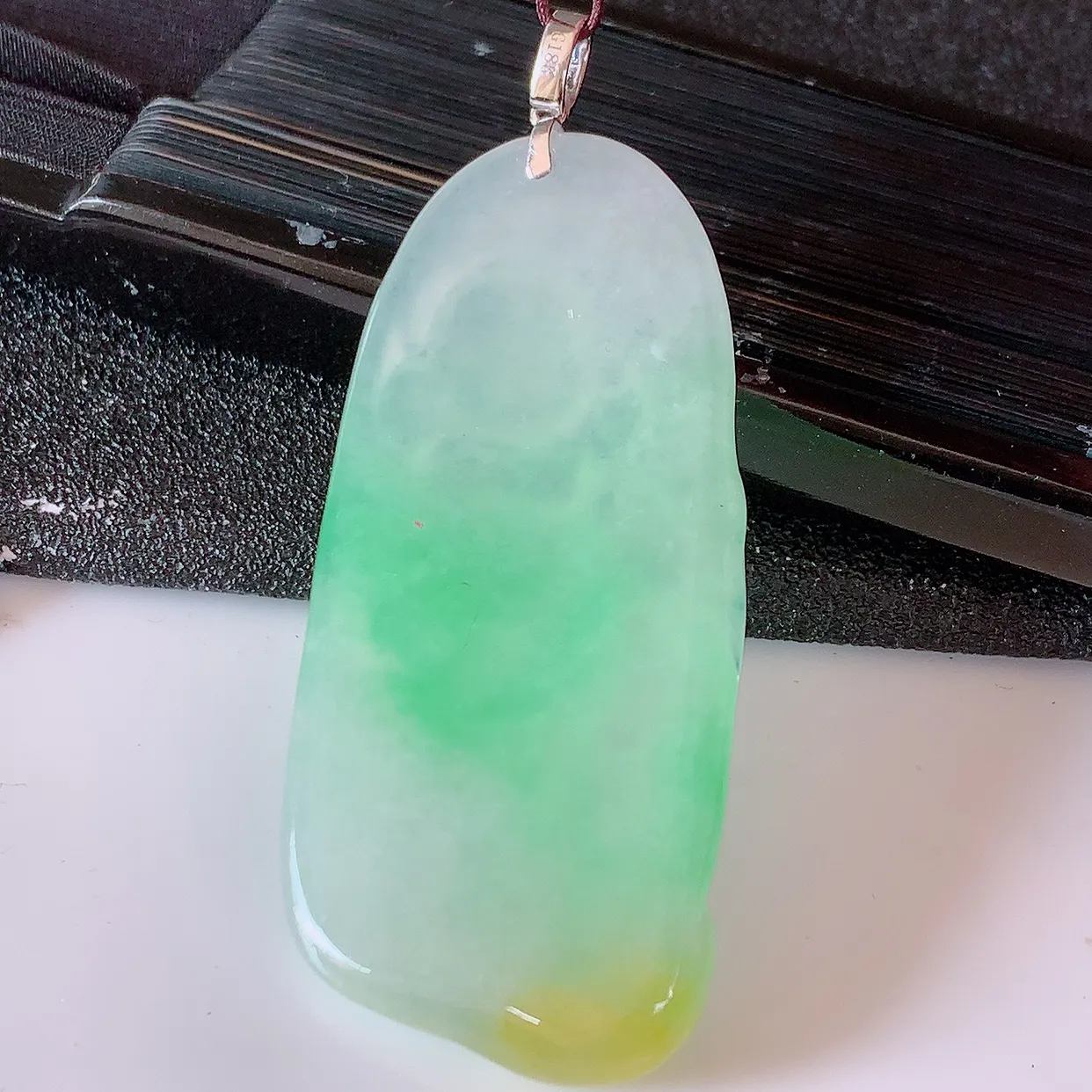 18K金镶嵌冰黄加绿翡翠逍遥布袋佛吊坠，代代有钱，水足丰盈，盈满欢喜，配戴送礼佳品！#83.2整体58裸石50.5*23*5.5