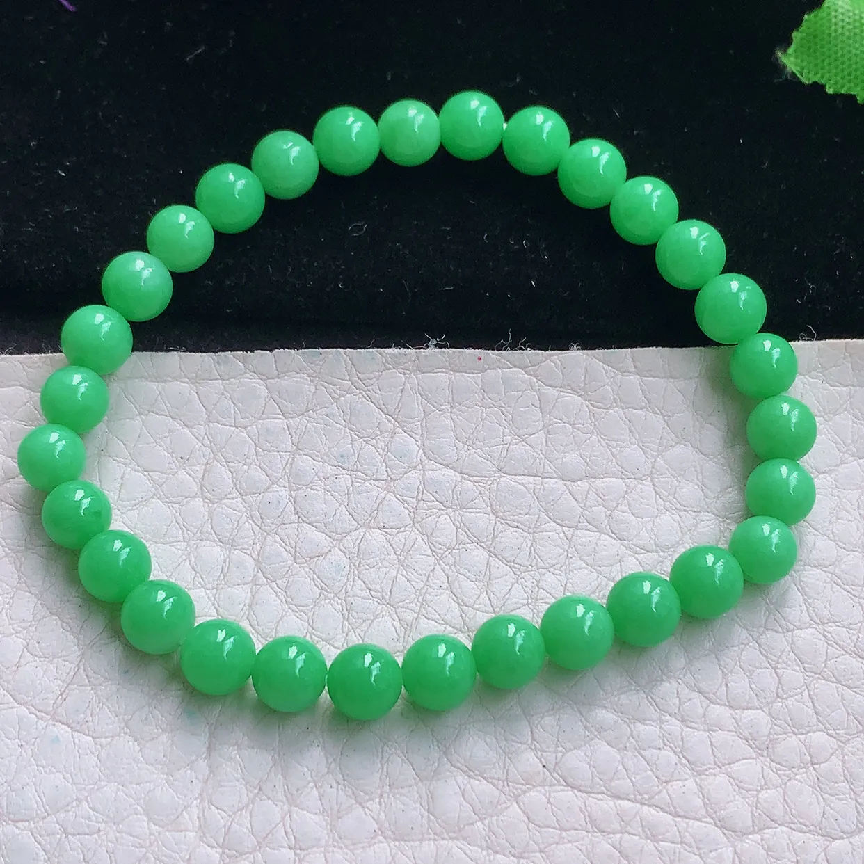 lz缅甸翡翠精雕阳绿女款清秀圆润6mm玉手链 玉手串