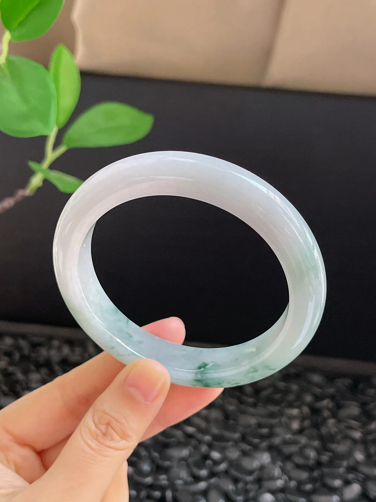 正圈59.8圈口，翡翠冰糯种淡绿色手镯