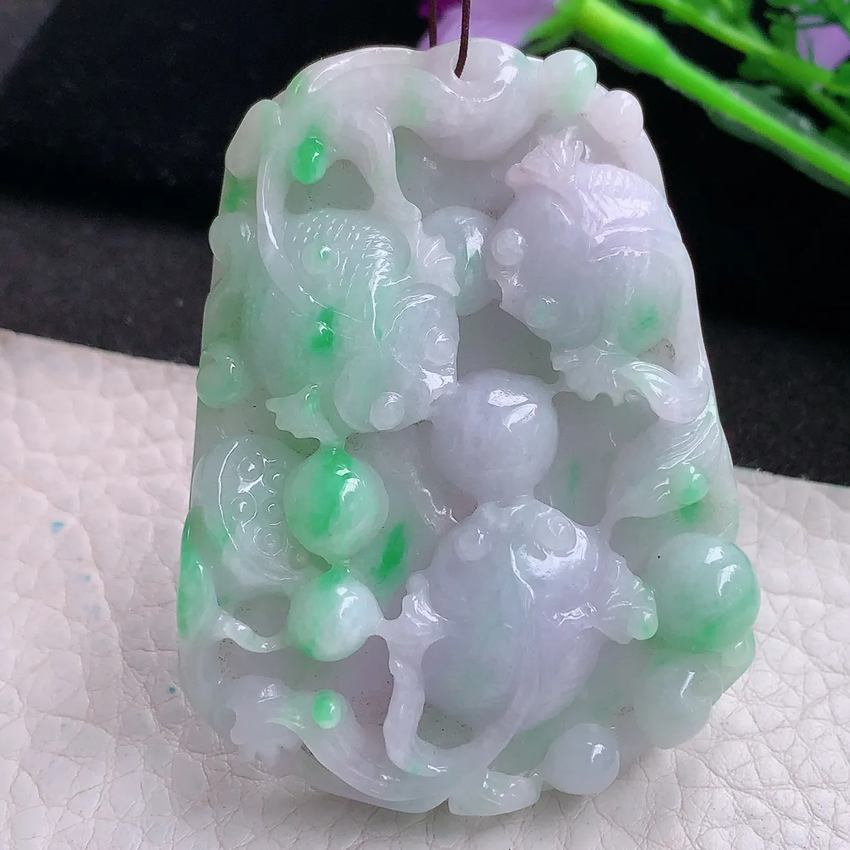 py实拍60*47*12缅甸翡翠精雕春彩金鱼吊坠 莲年有余玉挂件 玉吊坠