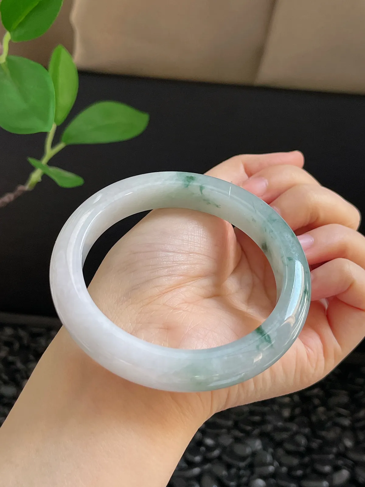 正圈59.8圈口，翡翠冰糯种淡绿色手镯