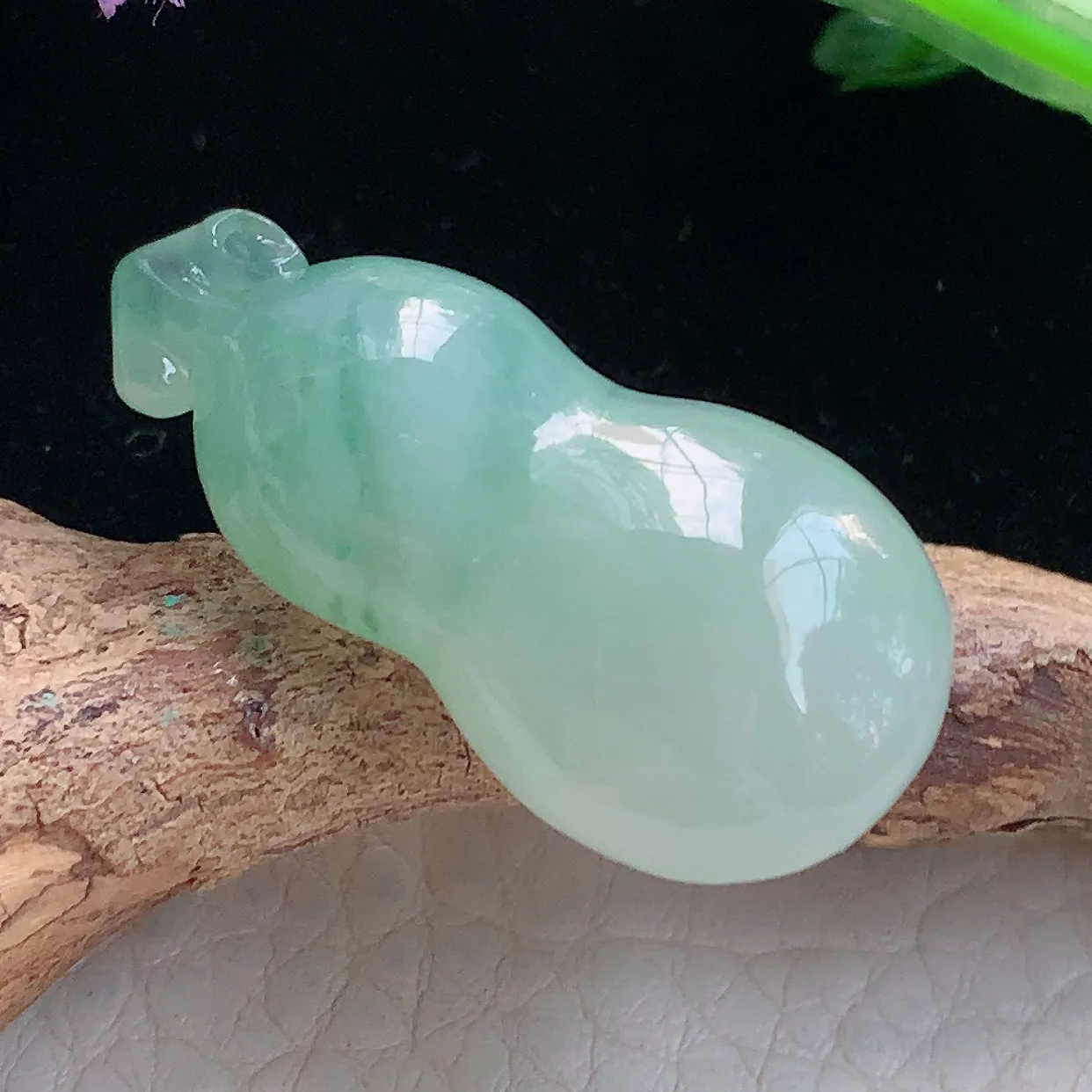 lz实拍34.6*17.2*11缅甸翡翠精雕冰绿晴美饱满福瓜 玉瓜玉项坠 玉挂件